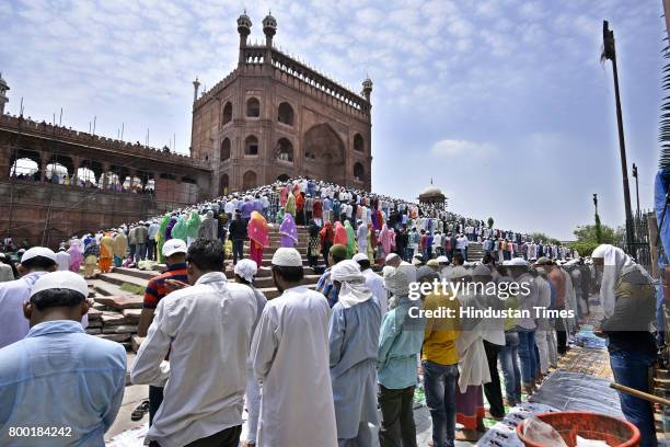 Indian Muslims offering prayers on the occasion of Juma-tul-Wida at Jama Masjid on June 23, 2017 in New Delhi, India.