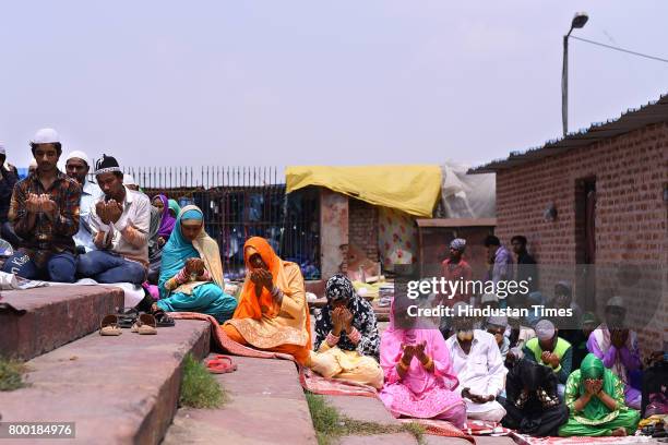 Indian Muslims offering prayers on the occasion of Juma-tul-Wida at Jama Masjid on June 23, 2017 in New Delhi, India.