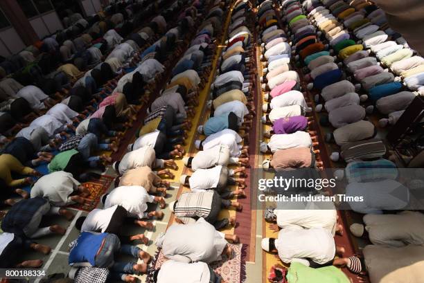 Muslims offering Namaz on the occasion of Last Friday of Ramzan at sector 8 Masjid, on June 23, 2017 in Noida, India.