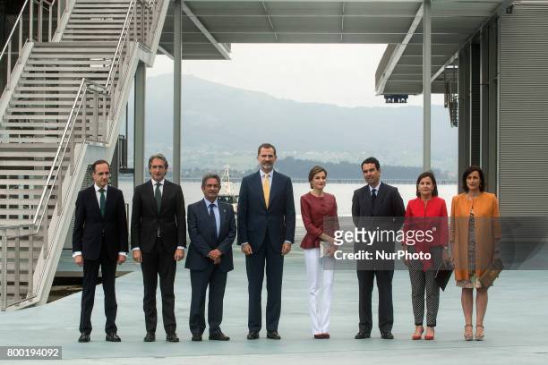 Photo of family of the local authorities with the kings of Spain Felipe VI and Dona Letizia before their visit to the new Botin Center of the arts...