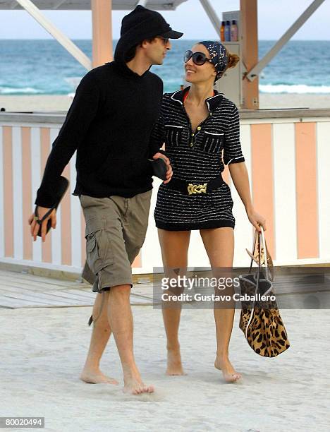 Actor Adrien Brody and his girlfriend Elsa Pataky walk in South Beach at sunset February 26, 2008 in Miami Beach, Florida.
