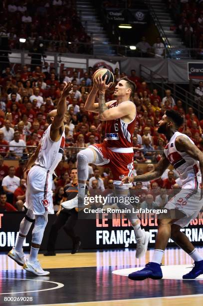 Lance Harris of Chalon, Paul Lacombe of Strasbourg, Cameron Clark of Chalon during the Playoffs Pro A Final match between Chalon sur Saone and...