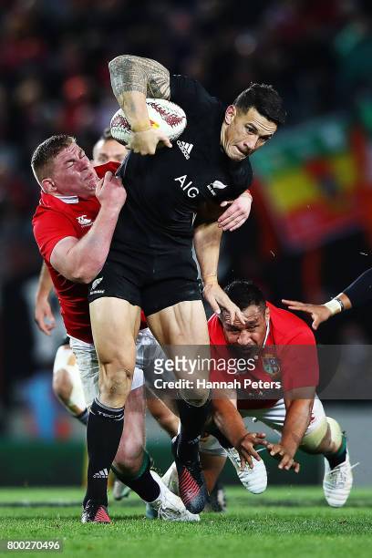 Sonny Bill Williams of the All Blacks shrugs off the tackles from Tadhg Furlong and Mako Vunipola of the Lions during the first test match between...