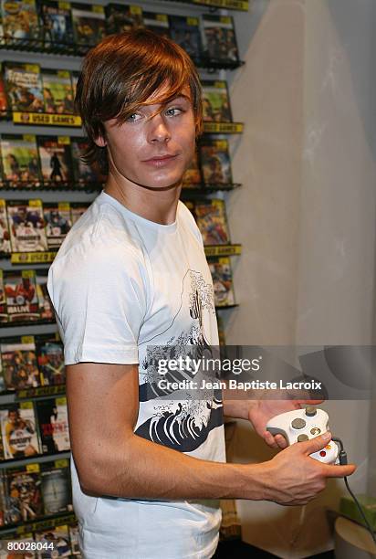 Zac Efron visits GameStop store for the release of "Halo 3" on September 24, 2007 in Universal City, California.