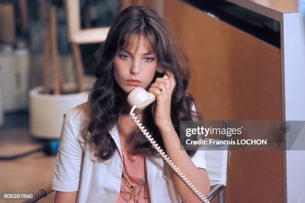 Jane Birkin sur le tournage du film 'La Course à l'échalote' réalisé par Claude Zidi en 1975 à Paris, France.