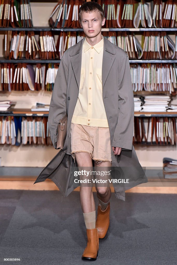 Dries Van Noten : Runway - Paris Fashion Week - Menswear Spring/Summer 2018