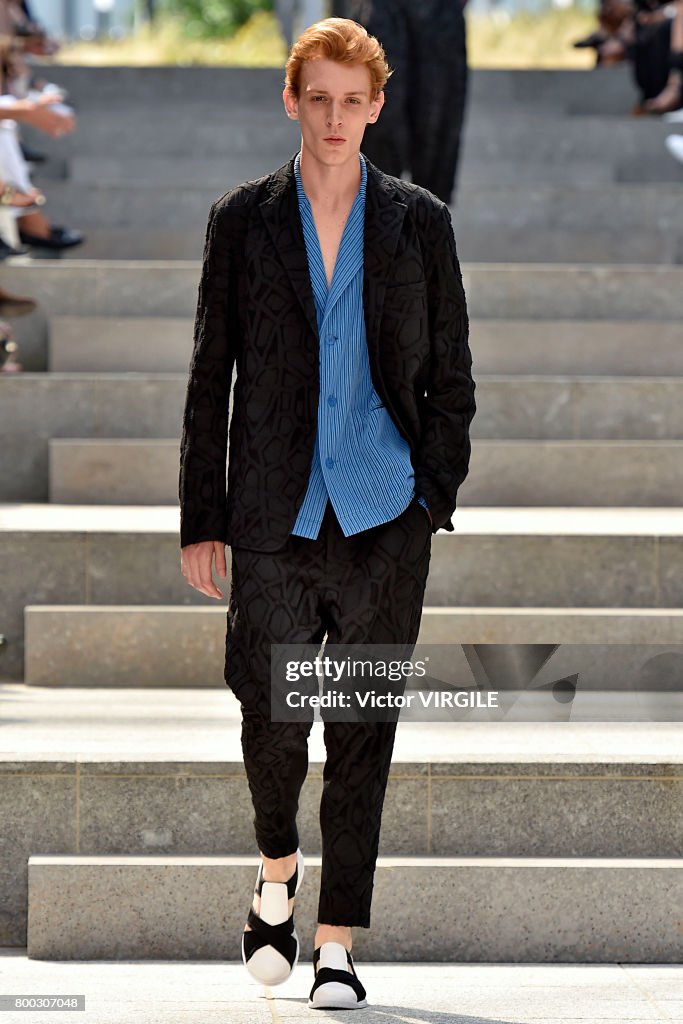 Issey Miyake Men : Runway - Paris Fashion Week - Menswear Spring/Summer 2018