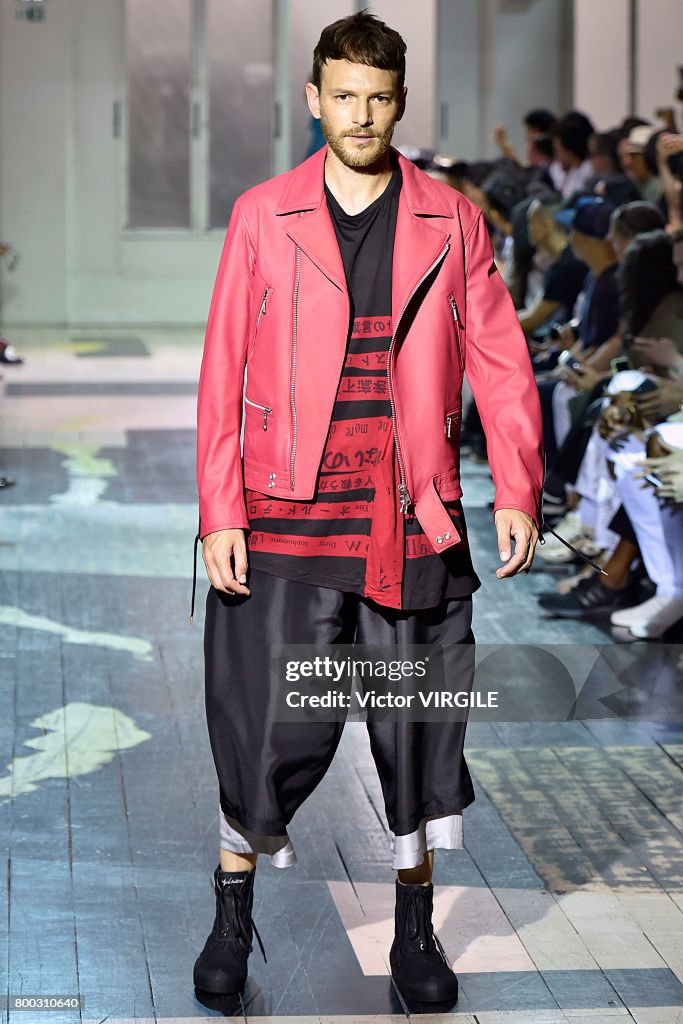 Yohji Yamamoto : Runway - Paris Fashion Week - Menswear Spring/Summer 2018