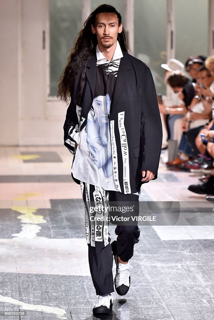 Yohji Yamamoto : Runway - Paris Fashion Week - Menswear Spring/Summer 2018