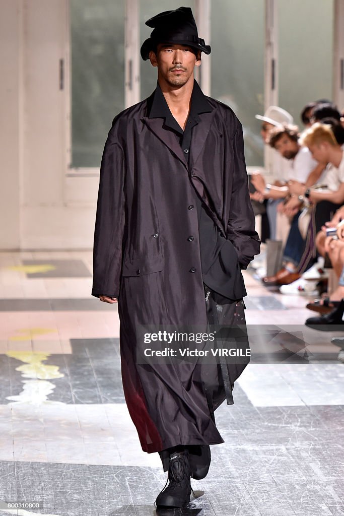 Yohji Yamamoto : Runway - Paris Fashion Week - Menswear Spring/Summer 2018