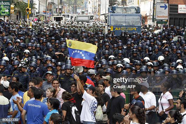 Scores of riot policemen block the passage to a march of students in an avenue in downtown Caracas on February 27, 2008. AFP PHOTO/Enrique HERNANDEZ