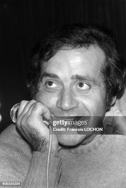 Portrait de Jean Yanne en novembre 1975 à Paris, France.