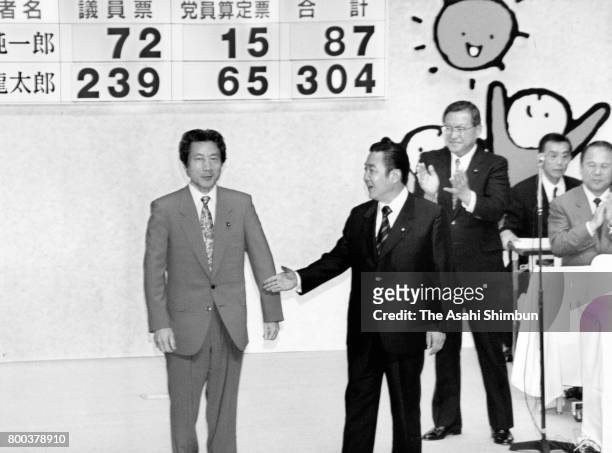 Liberal Democratic Party new president Ryutaro Hashimoto shakes hands with candidate Junichiro Koizumi after the LDP presidential election at the...