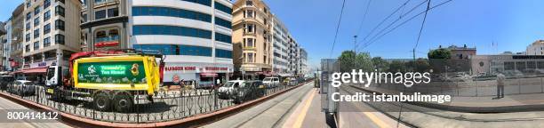 vista panorámica del distrito de eminönü en estambul - plaza eminonu fotografías e imágenes de stock