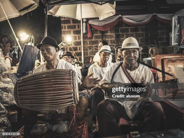 band of musicians playing at the sunday street night market chiang mai thailand - chiang mai sunday market stock pictures, royalty-free photos & images