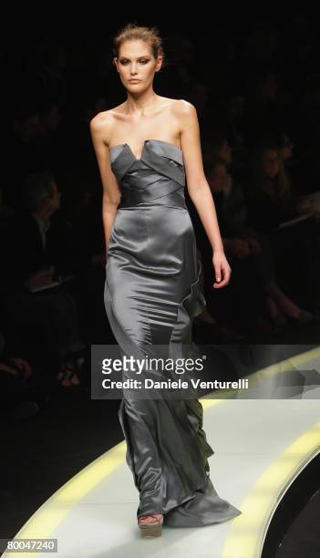 Gianni Versace Mfw Fall Winter 2008 09 Photos and Premium High Res ...