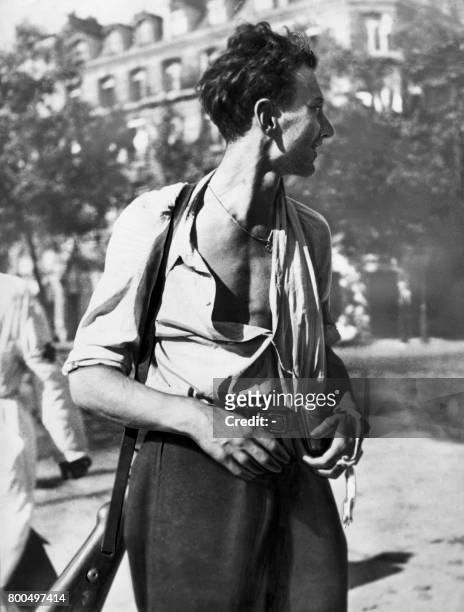 Photo dated between 22 and 24 August 1944 of an armed FFI taking part in the Liberation of Paris in August 1944, during the battle for the Liberation...
