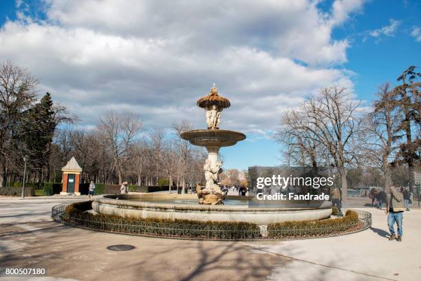 fountain of la alcachofa, retiro park, madrid - alcachofa stock pictures, royalty-free photos & images