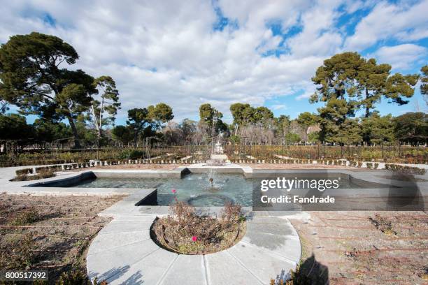 rose garden, retiro park, madrid - garden gate rose stock pictures, royalty-free photos & images