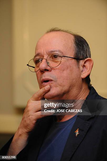 Cuban songwriter and musician Silvio Rodriguez speaks during a press conference upon his arrival in El Salvador, San Salvador on February 28, 2007....