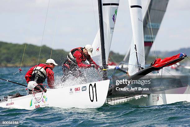 Darren Bundock and Glenn Ashby of Australia round the top mark during the 2008 Tornado World Championships held in the Waitemata Harbour February 29,...