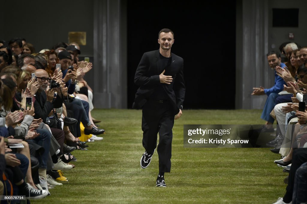 Dior Homme : Runway - Paris Fashion Week - Menswear Spring/Summer 2018