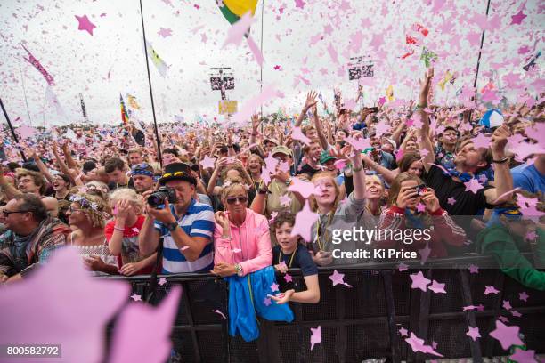Crowds attend Katy Perry on the Pyramid stage on day 3 of the Glastonbury Festival 2017 at Worthy Farm, Pilton on June 24, 2017 in Glastonbury,...