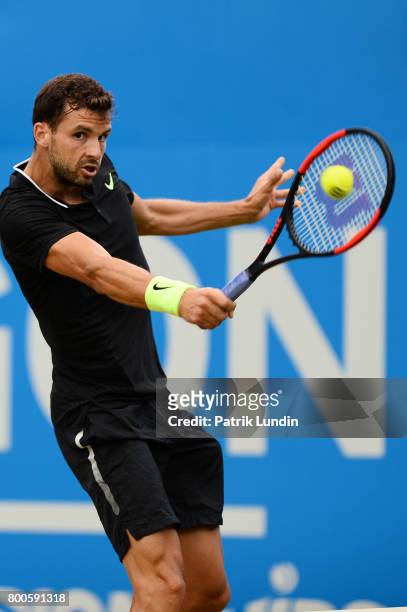 Grigor Dimitrov of Bulgaria hits a backhand during the Semi Final match against Feliciano Lopes of Spain at Queens Club on June 24, 2017 in London,...