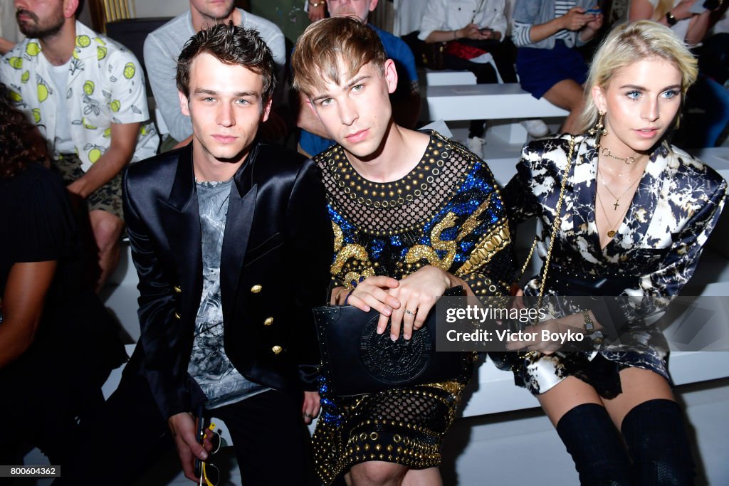 Balmain : Front Row  - Paris Fashion Week - Menswear Spring/Summer 2018