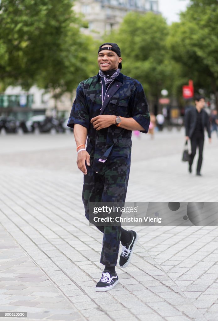 Street Style - Paris Fashion Week - Menswear Spring/Summer 2018 : Day Four