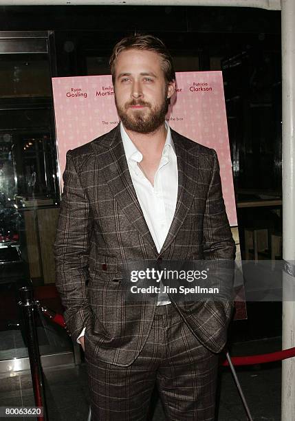 Actor Ryan Gosling arrives at "Lars and the Real Girl" premiere at the Paris Theater on October 3, 2007 in New York City