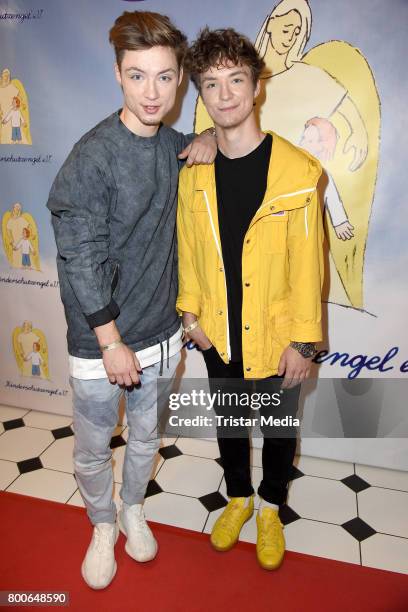 Die Lochis attend the Kinderschutzengel Sommernachtstraum-Gala 2017 at Queens 45 bc Event- und Tagungslocation GmbH on June 24, 2017 in Berlin,...