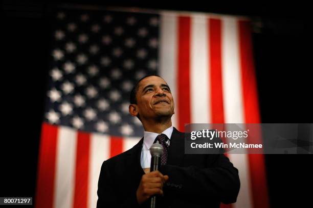 Democratic presidential candidate Sen. Barack Obama speaks at a rally near San Antonio at the Verizon Wireless Amphitheater February 29, 2008 in...