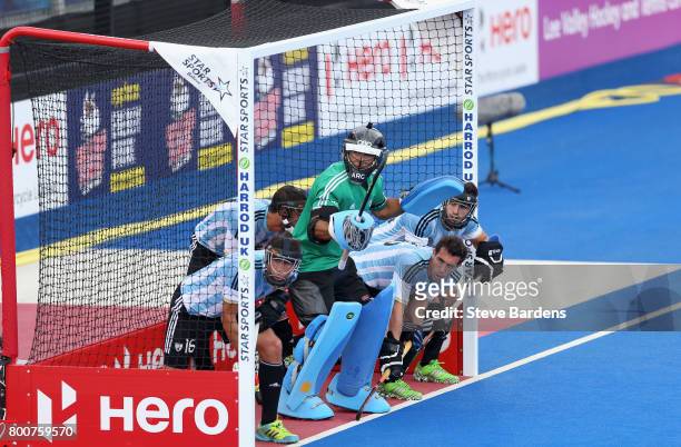 Argentina defence await a penalty corner during the final match between Argentina and the Netherlands on day nine of the Hero Hockey World League...