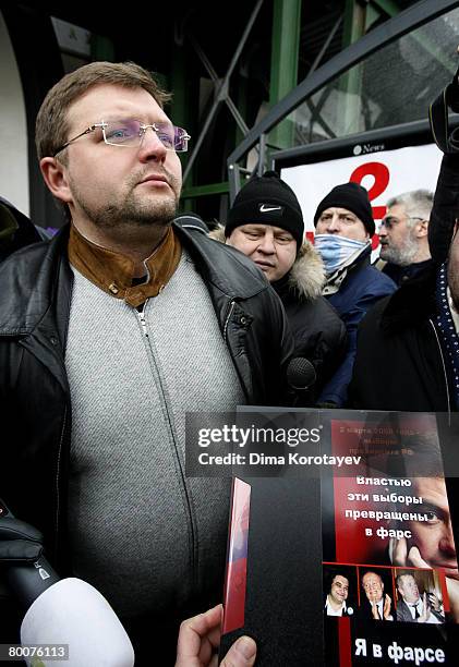 Opposition politician Nikita Belykh arrives at Russia's Central Election Commission to submit a petition on March 01, 2008 in Moscow, Russia. In an...