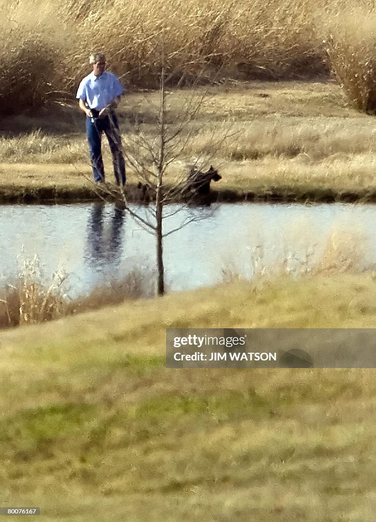 US President George W. Bush (C) fishes o