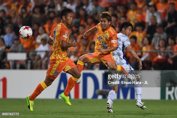 Shota Kaneko of Shimizu S-Pulse in action during the J.League J1 match between Shimizu S-Pulse and Ventforet Kofu at IAI Stadium Nihondaira on June...