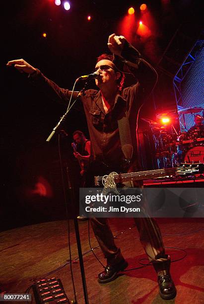 Wayne Bush Photos and Premium High Res Pictures - Getty Images