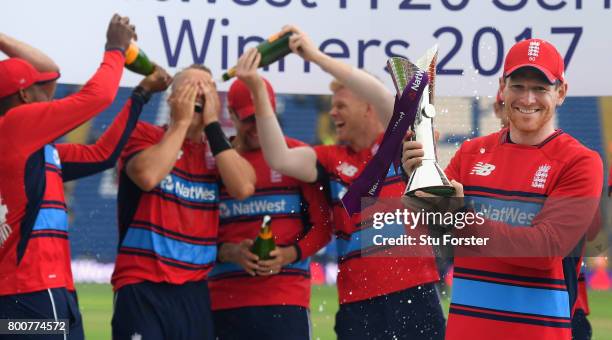 England captain Eoin Morgan and his team celebrate after the 3rd NatWest T20 International between England and South Africa at SWALEC Stadium on June...