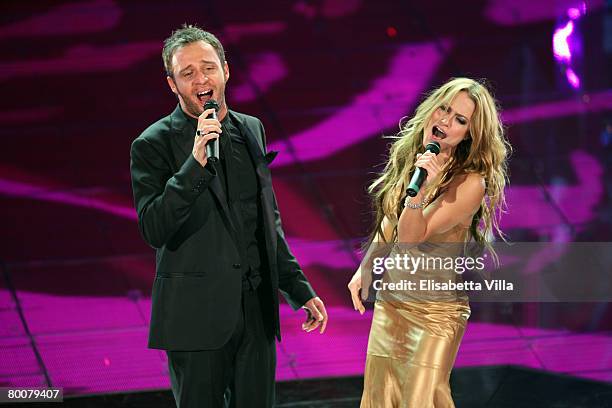 Gio Distance Singer Gio (Singer) Photos and Premium High Res Pictures - Getty Images