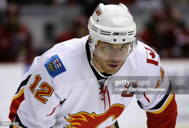 Jarome Iginla of the Calgary Flames leans in during a face off against the Phoenix Coyotes in the NHL game at Jobing.com Arena on March 1, 2008 in...