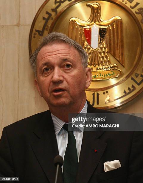 United Nations Middle East envoy Terje Roed-Larsen speaks during a press conference following a meeting with Egyptian President Hosni Mubarak in...