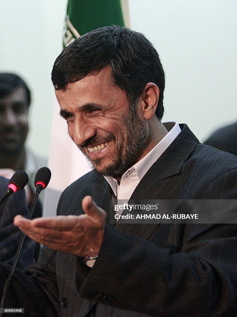 Iranian President Mahmoud Ahmadinejad (R