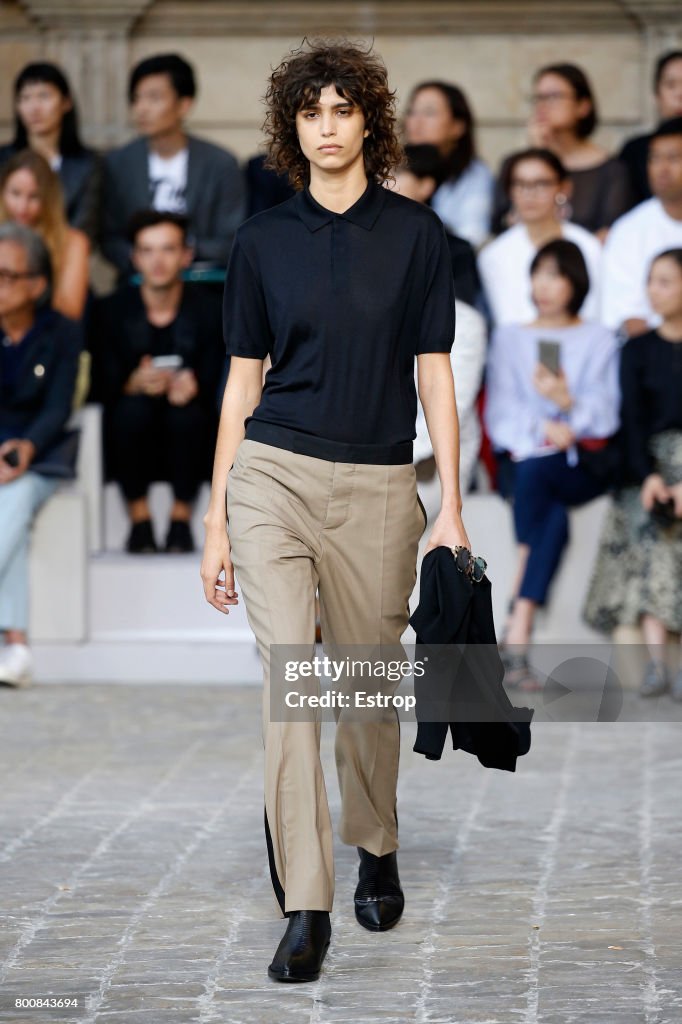 Berluti : Runway - Paris Fashion Week - Menswear Spring/Summer 2018