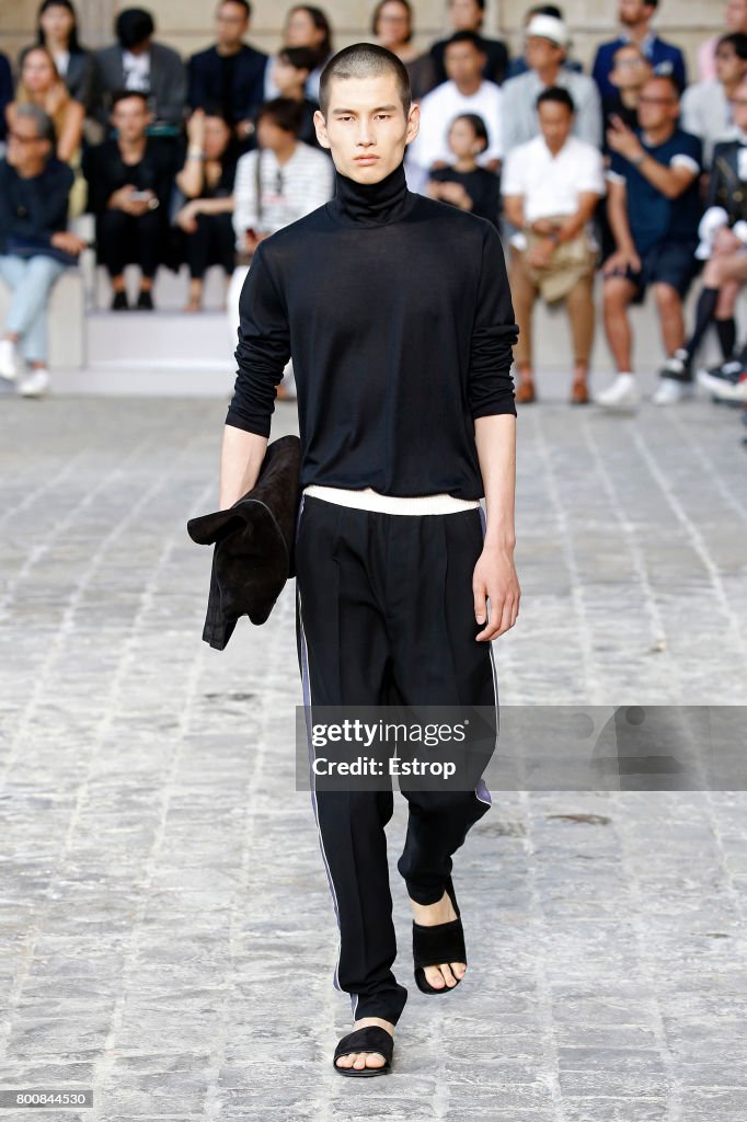 Berluti : Runway - Paris Fashion Week - Menswear Spring/Summer 2018