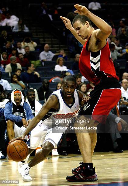 Kris Humphries of the Toronto Raptors tries to stop Earl Boykins of the Charlotte Bobcats during their game at Bobcats Arena on March 2, 2008 in...