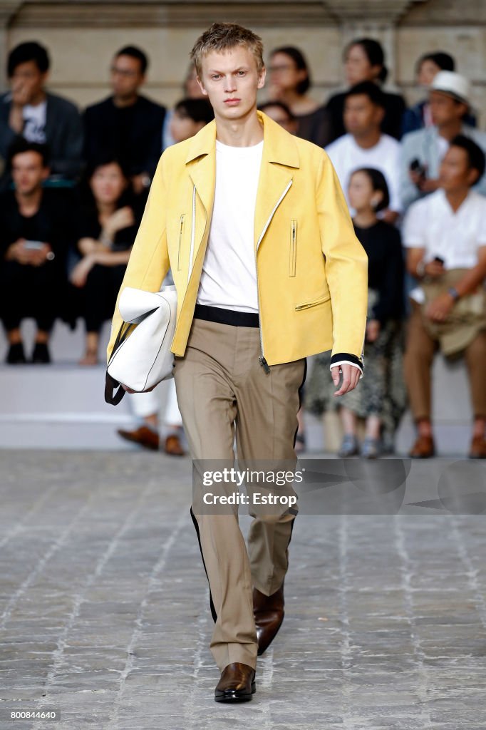 Berluti : Runway - Paris Fashion Week - Menswear Spring/Summer 2018