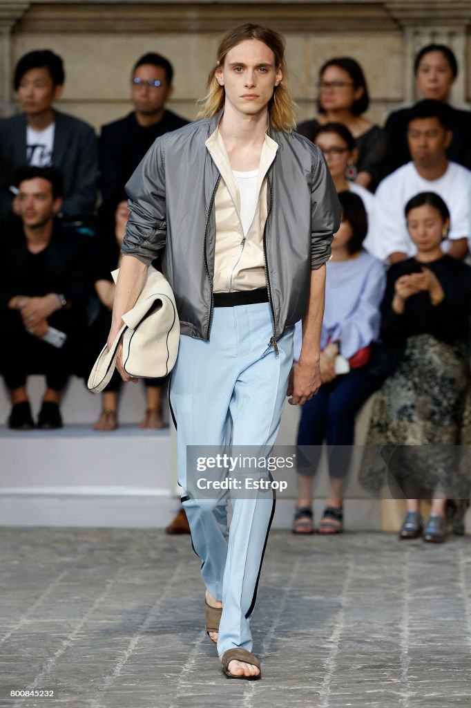 Berluti : Runway - Paris Fashion Week - Menswear Spring/Summer 2018