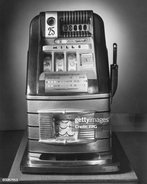 One Slot Machine One Arm Bandit Slot Machine Black And White Photos and Premium High Res ...