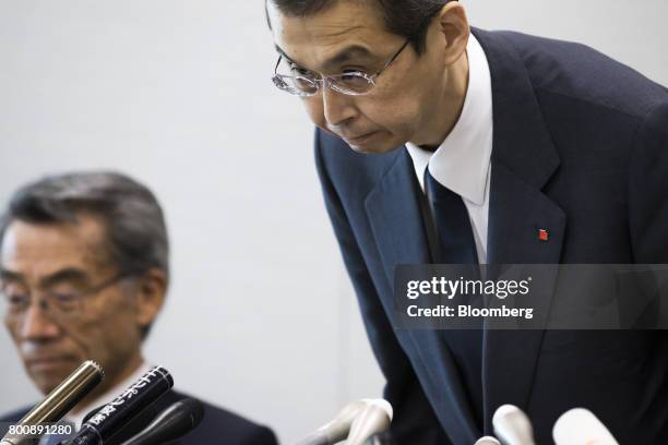 Shigehisa Takada, chairman and chief executive officer of Takata Corp., right, bows during a news conference in Tokyo, Japan, on Monday, June 26,...